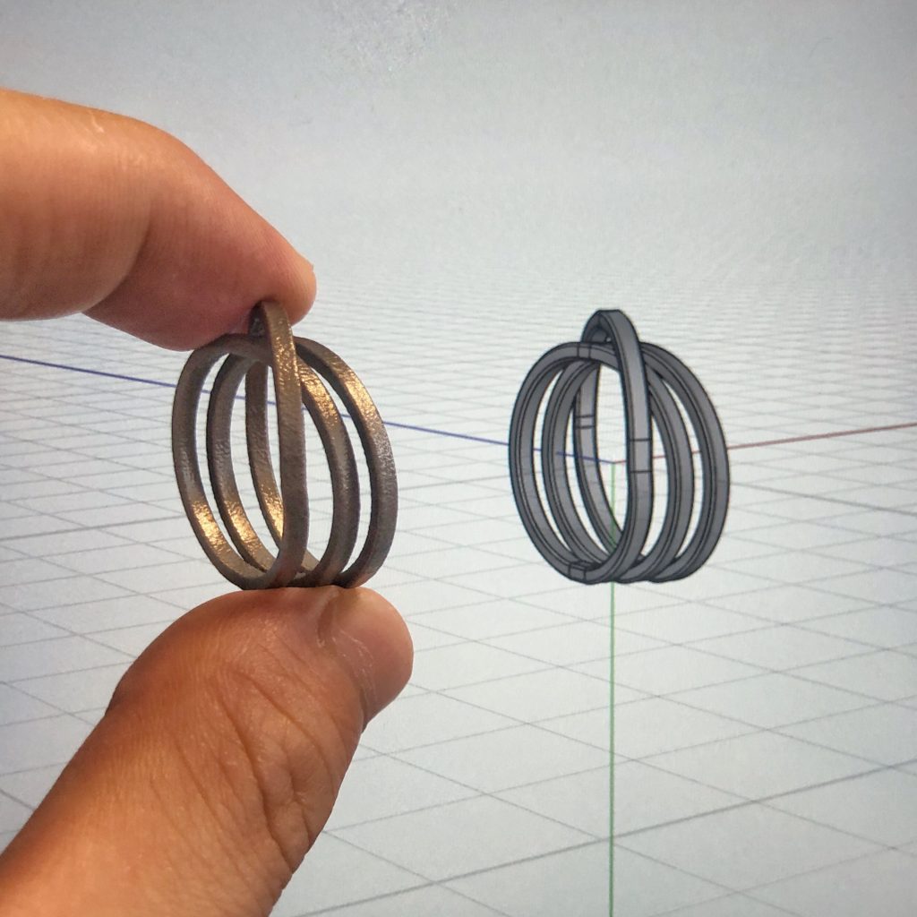 チタンの指輪3Dモデルとプリント後の実物を比較